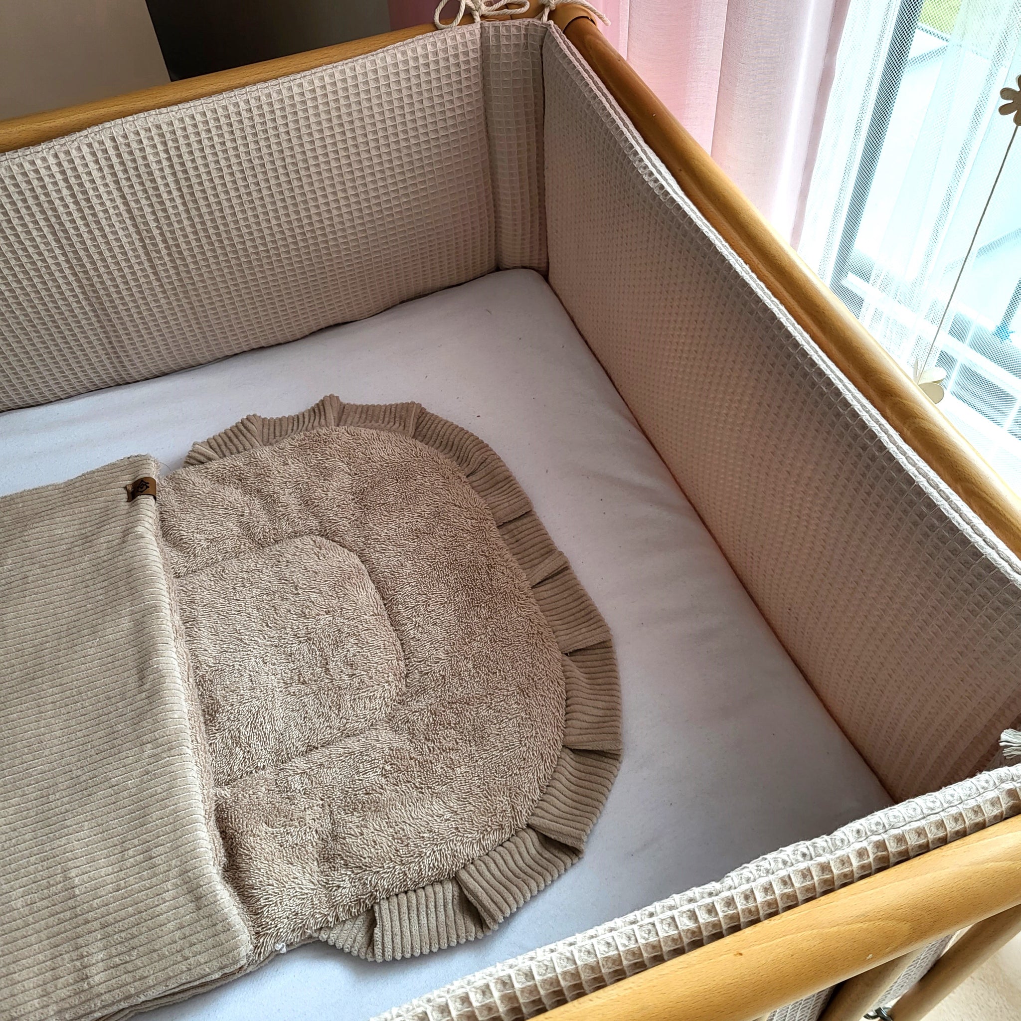 Bettumrandung aus Waffelpique für Babybett, Beistellbett