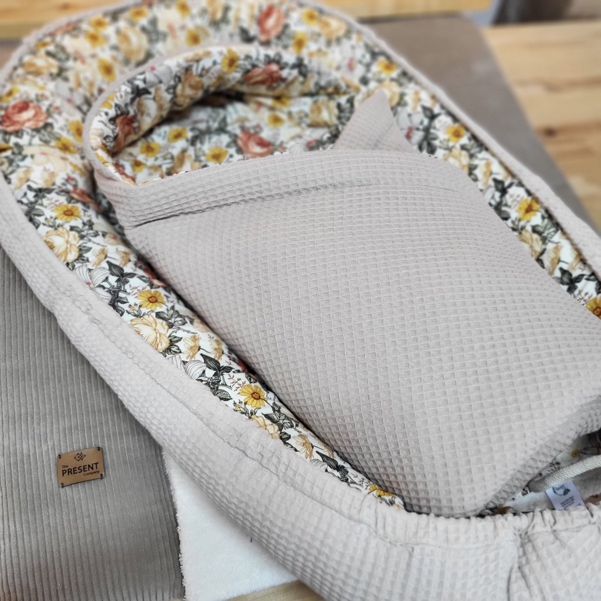Baby Nestchen Retroblume - The Present Company