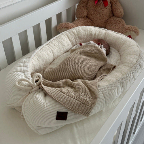 Babynest aus Cord Cremeweiß als Babybettumrandung