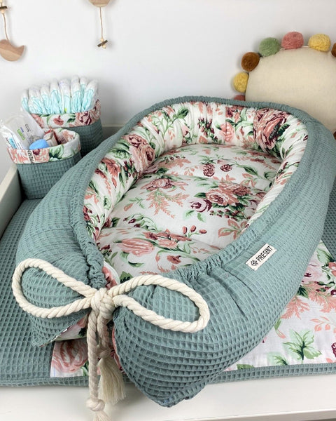 Baby Nestchen Rosenblume - The Present Company