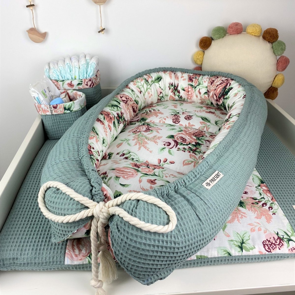 Baby Nestchen Rosenblume - The Present Company