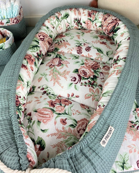 Baby Nestchen Rosenblume - The Present Company