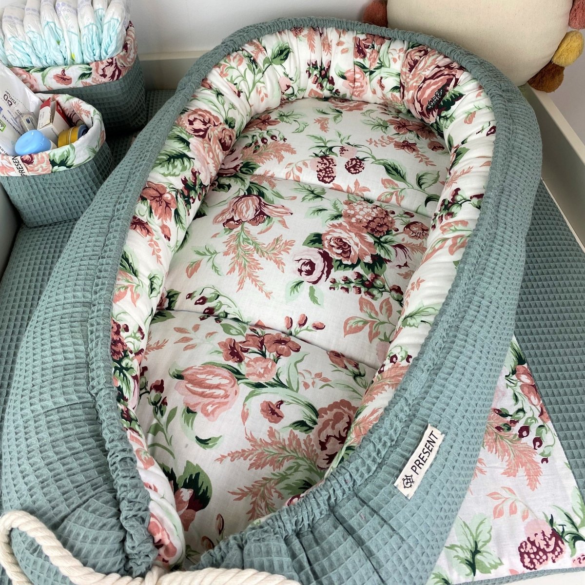 Baby Nestchen Rosenblume - The Present Company