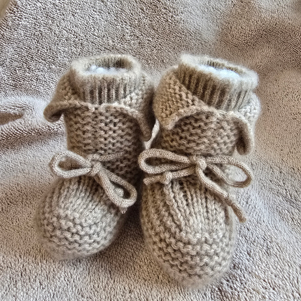Kaschmere Schuhe für Baby als Geschenk für Geburt Mittelbraun