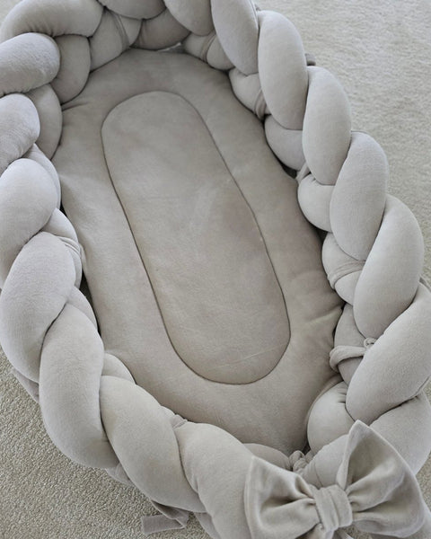 Baby Nestchen 2 in 1 geflochtene Schlange und Liegematraze - The Present Company - Baby Nestchen