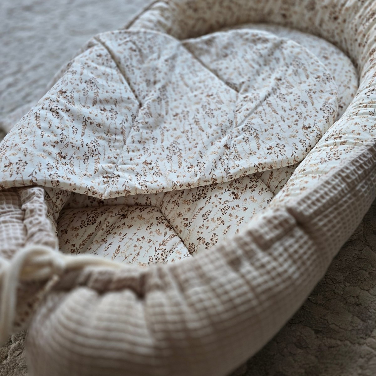 Baby Nestchen Druck Bohoblume - The Present Company