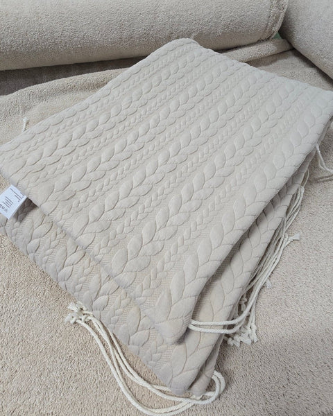 Bettumrandung Zopfmuster - The Present Company