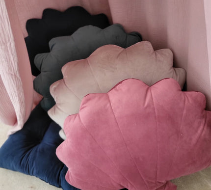 Dekokissen Muschel aus Samt - The Present Company