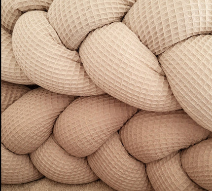 Geflochtene Bettschlange aus Waffelpique Dunkelbeige - The Present Company