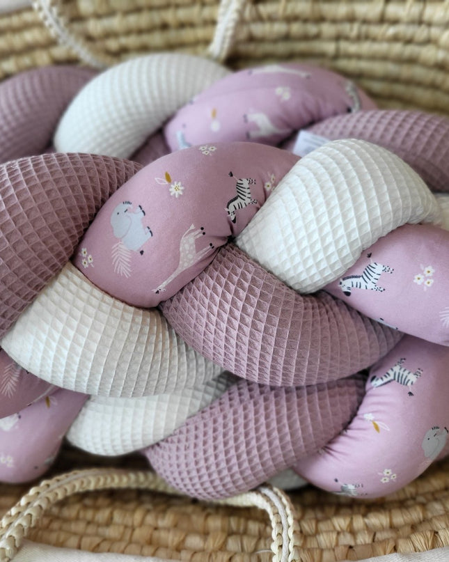 Geflochtene Bettschlange Flieder, Cremeweiß, Waldfreunde in Flieder - The Present Company