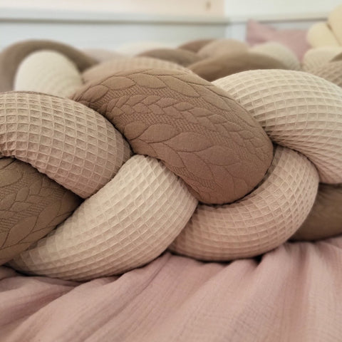 Geflochtene Bettschlange Zopfmuster - The Present Company