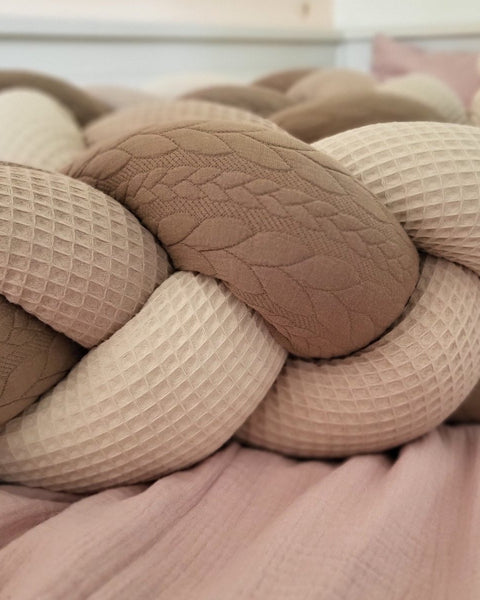 Geflochtene Bettschlange Zopfmuster - The Present Company