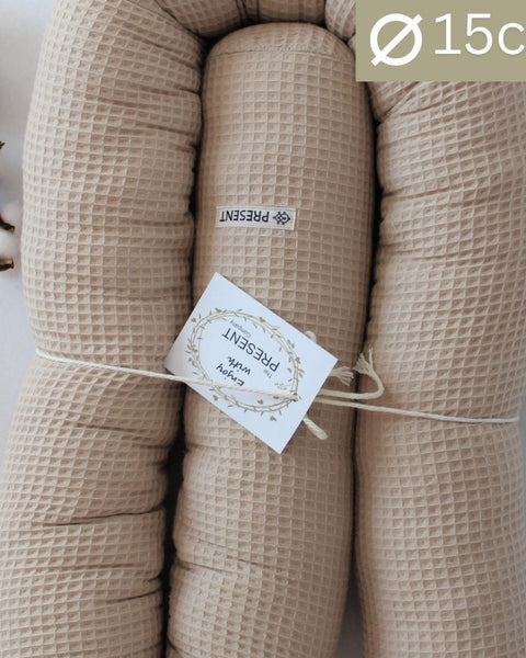 MAXI Bettschlange mit abnehmbarem Bezug Waffelpique Dunkelbeige - The Present Company