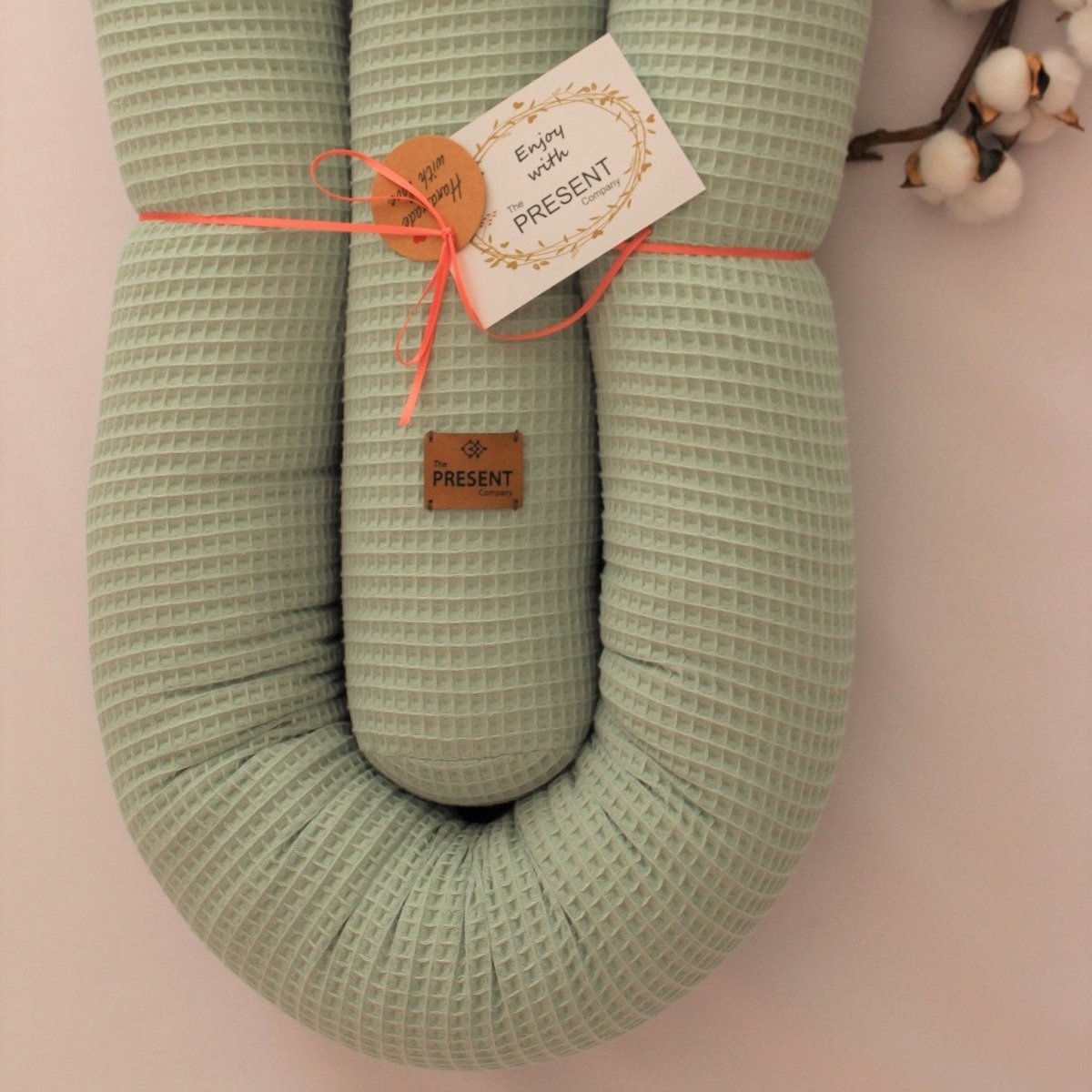MAXI Bettschlange mit abnehmbarem Bezug Waffelpique Hellmint - The Present Company