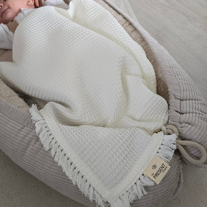 Waffelpique Babydecke mit Fransen - The Present Company