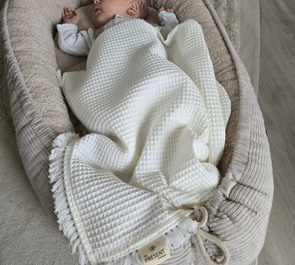 Waffelpique Babydecke mit Fransen Cremeweiß - The Present Company