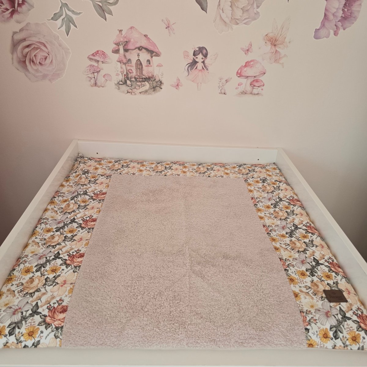 Wickelauflage mit abnehmbarem Bezug Druck Retroblume - The Present Company
