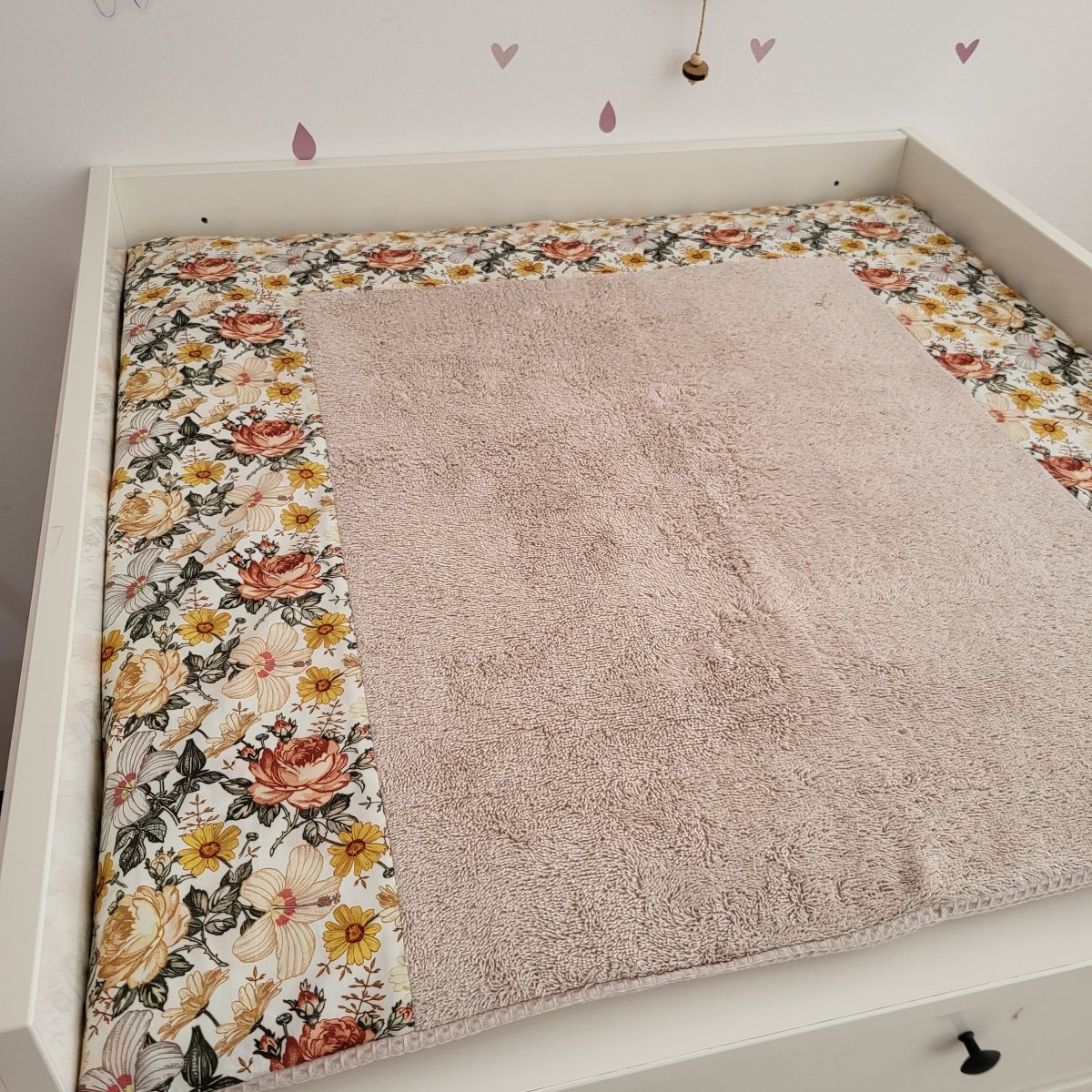 Wickelauflage mit abnehmbarem Bezug Druck Retroblume - The Present Company