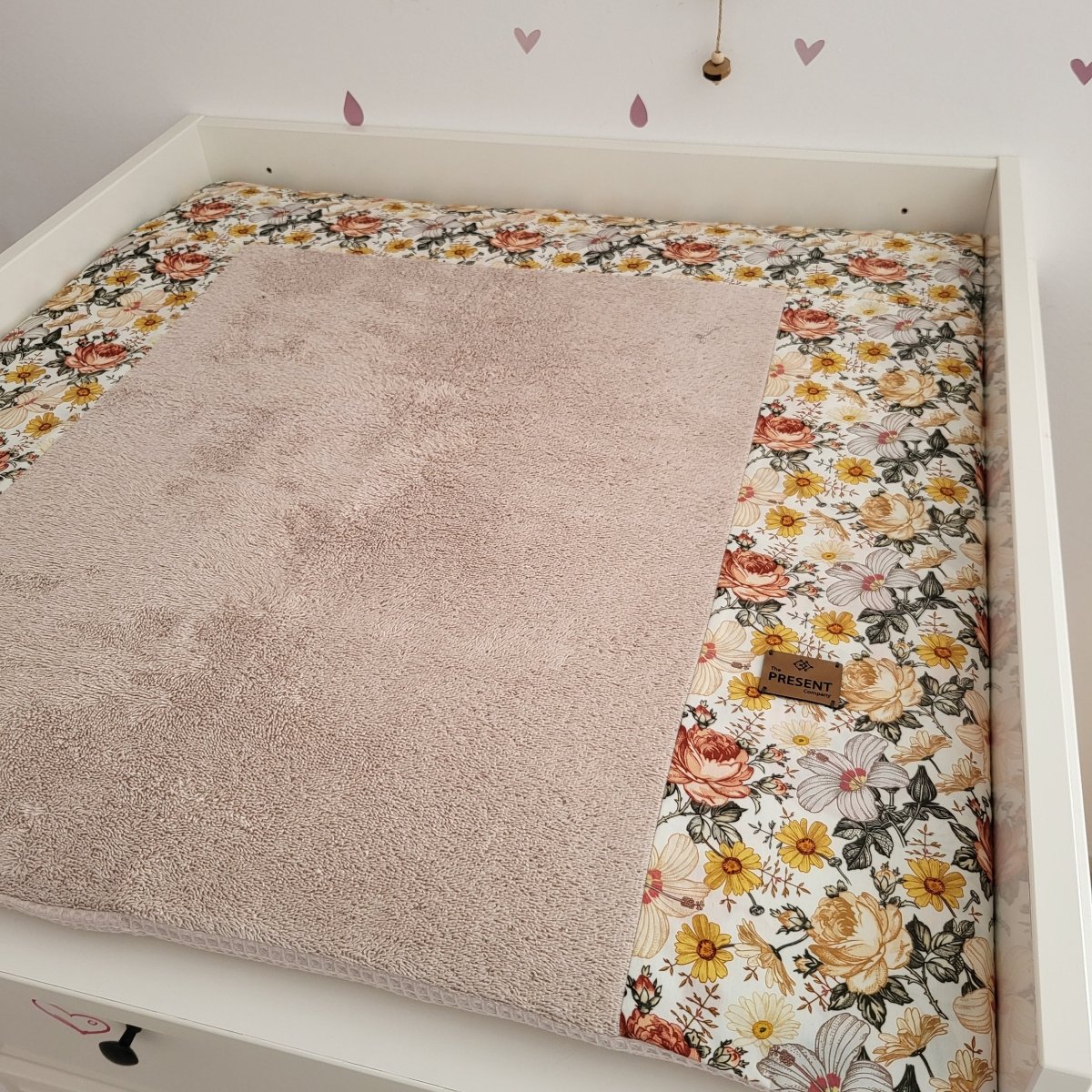 Wickelauflage mit abnehmbarem Bezug Druck Retroblume - The Present Company