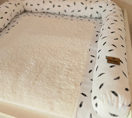 Wickeltischumrandung Feder - The Present Company