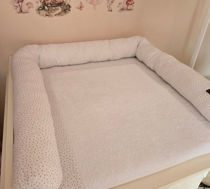 Wickeltischumrandung Punkte - The Present Company