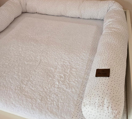 Wickeltischumrandung Punkte - The Present Company