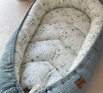 Baby Nestchen Eukalyptus - The Present Company