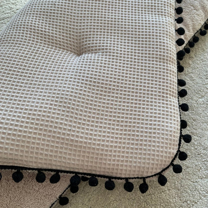 Spielmatte, Krabbeldecke mit Pompon aus Frottee und Waffelpique - The Present Company