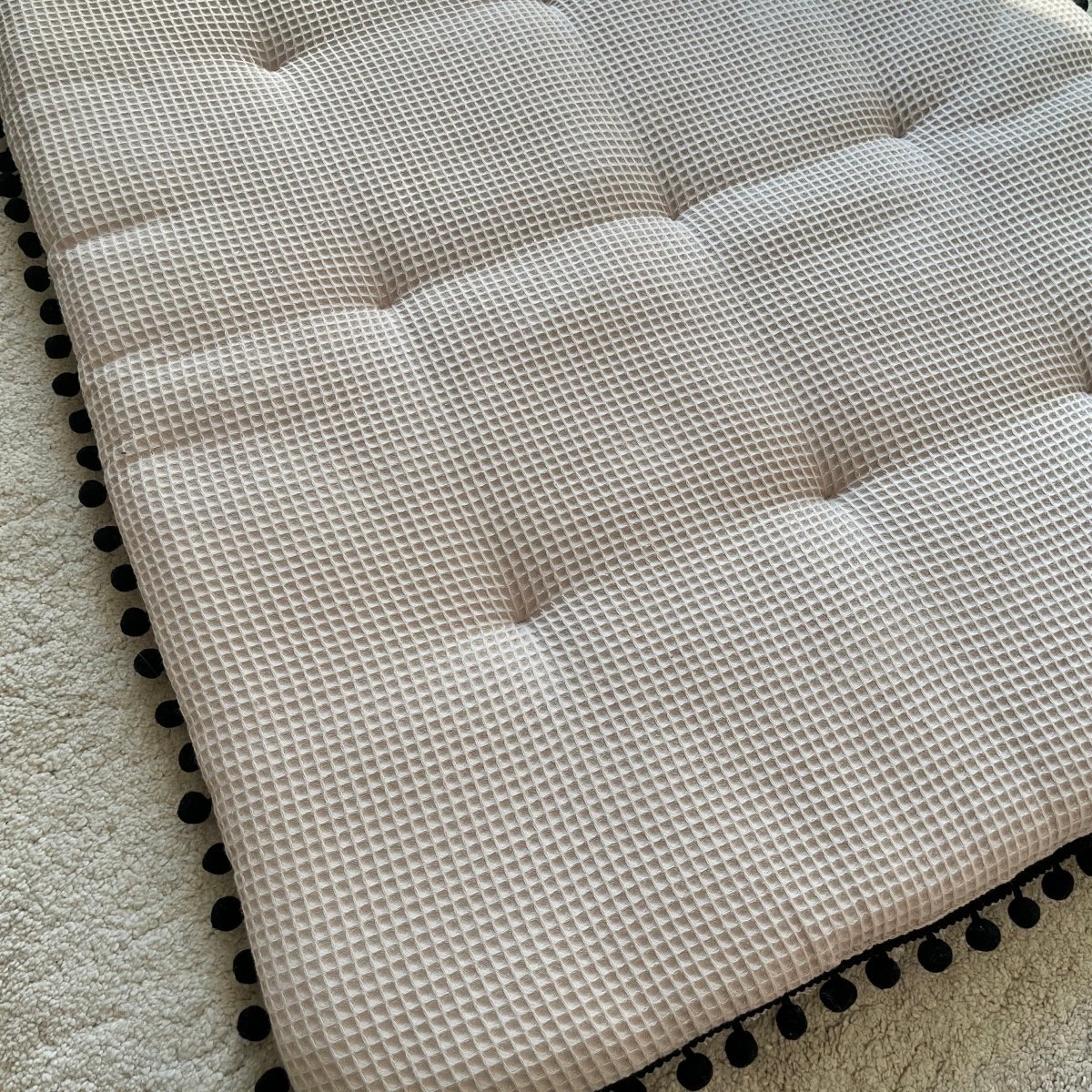 Spielmatte, Krabbeldecke mit Pompon aus Frottee und Waffelpique - The Present Company