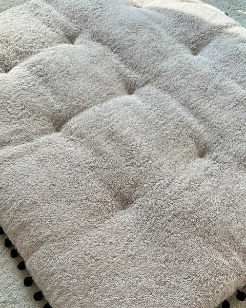 Spielmatte, Krabbeldecke mit Pompon aus Frottee und Waffelpique - The Present Company