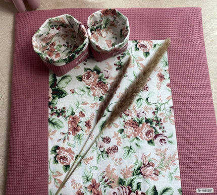 UTENSILO Körbchen Altrosa Waffelpique und Blumenmotiv - The Present Company