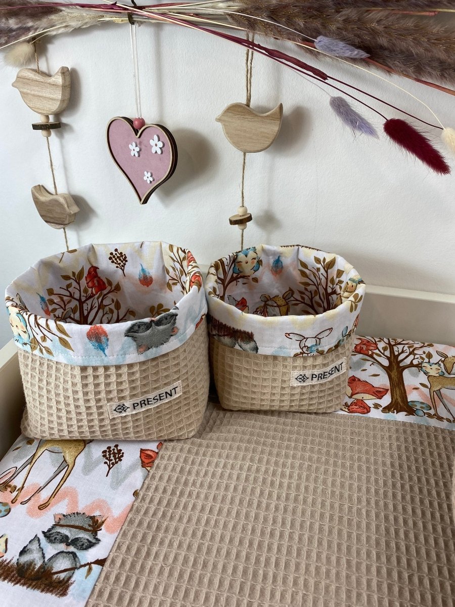 UTENSILO Körbchen Beige Waffelpique und Blumenmotiv - The Present Company