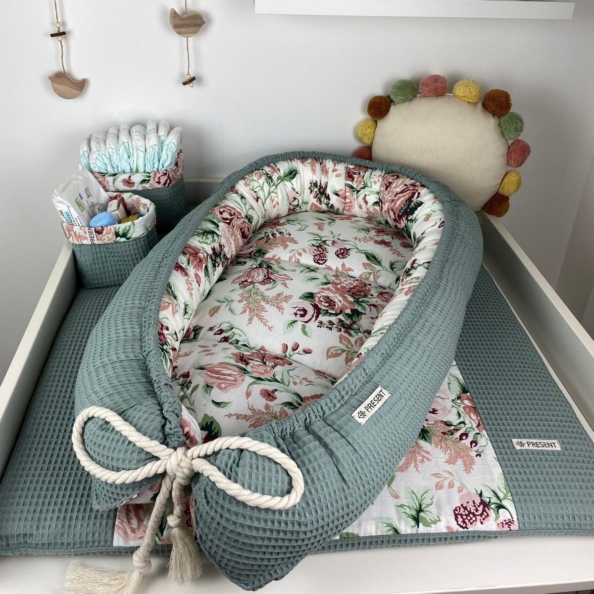 Wickelauflage mit abnehmbarem Bezug Druck Rosenblume mit Mint - The Present Company