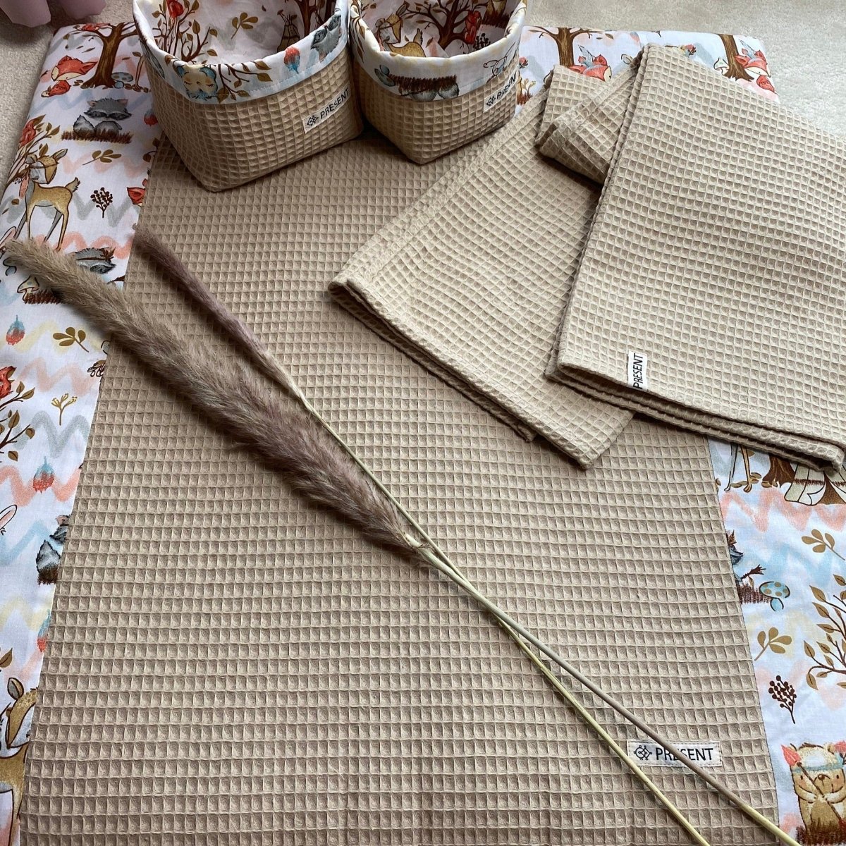 Wickelauflage mit abnehmbarem Bezug Druck Waldtiere - The Present Company